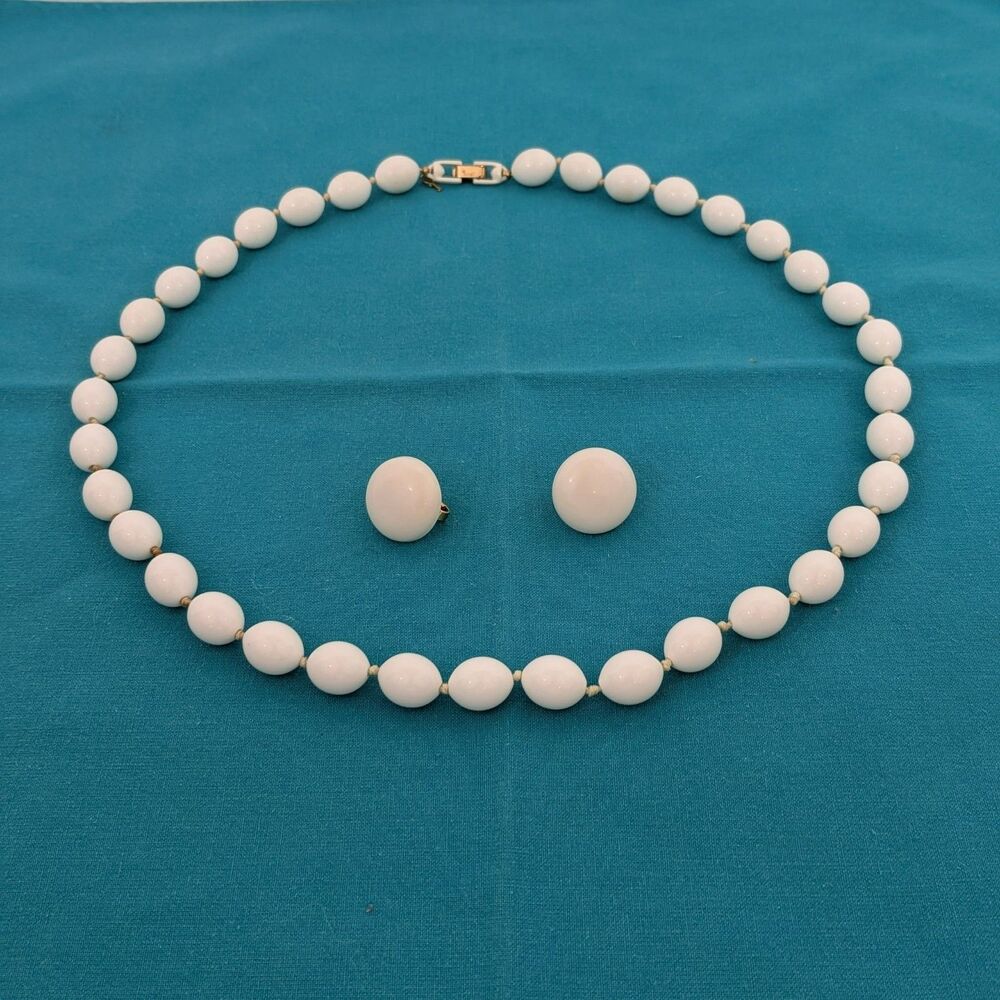 Vintage Crown Trifari White Lucite Jewelry Set Knotted Necklace + Earrings
